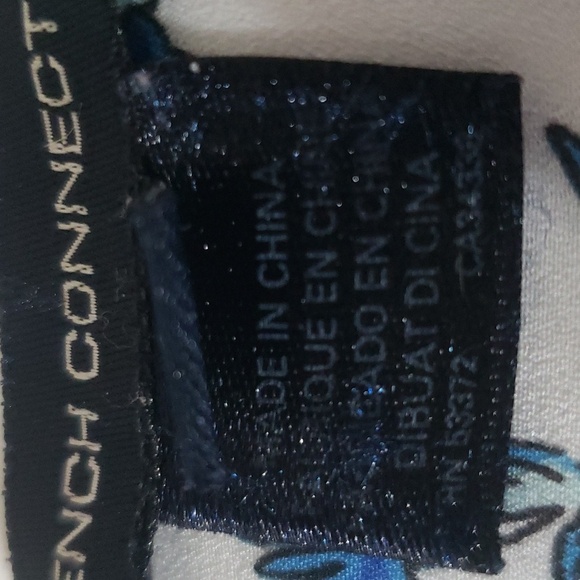 French Connection. Blues & White Floral Top' Raglan 3/4 Sleeves; Scoop Neck. EUC - Picture 8 of 12